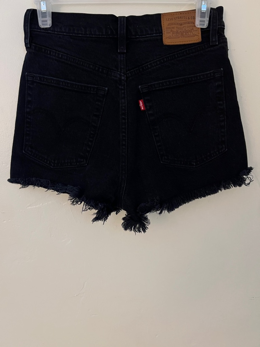 Levi’s Ribcage Black Jean Shorts - Picture 2 of 3